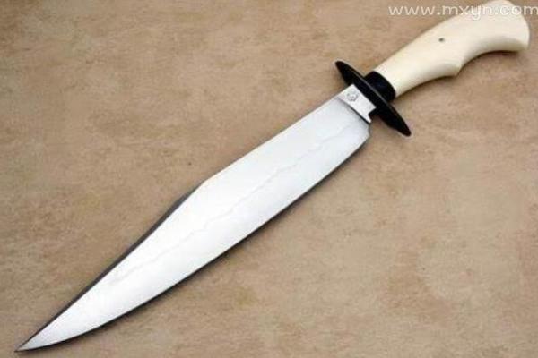 梦见拿刀砍人什么意思 梦见拿刀砍人什么意思