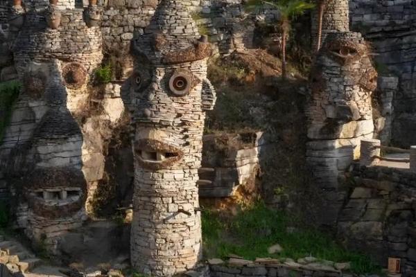 夜郎自大指的是什么生肖(夜郎自大指的是什么生肖动物)