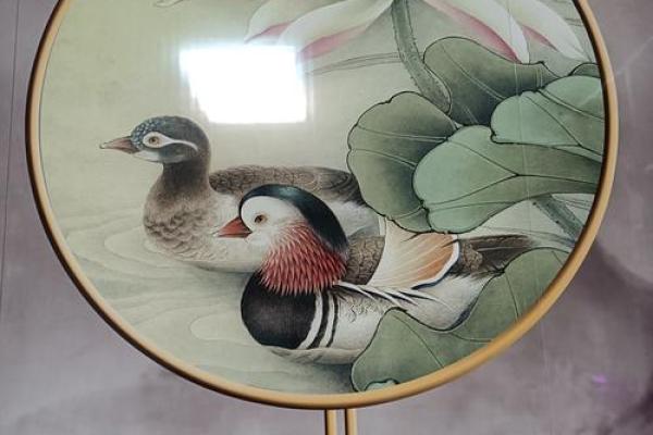 鸳鸯戏水是什么生肖(鸳鸯戏水打一成语) 鸳鸯戏水是什么生肖(鸳鸯戏水打一成语)