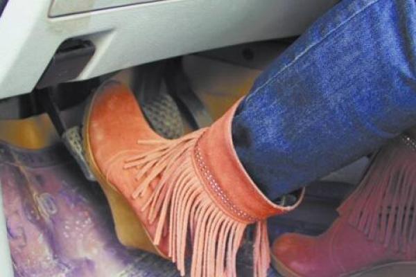 男人梦见开车刹不住车 男人梦见开车刹不住车