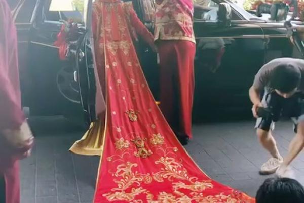 头戴凤冠游四方什么生肖(头戴凤冠游四方什么生肖正确答案) 头戴凤冠游四方什么生肖(头戴凤冠游四方什么生肖正确答案)