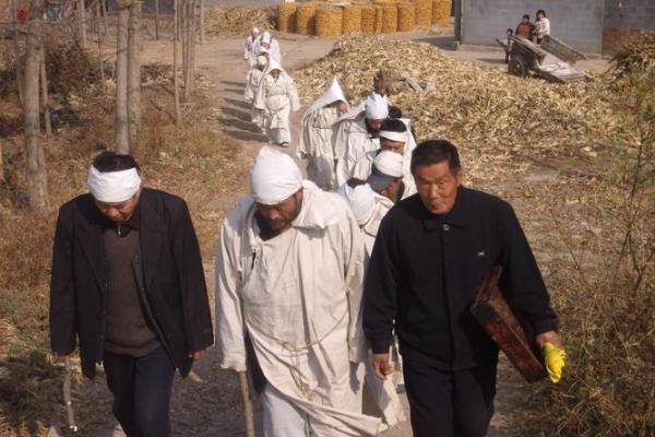 今天坟地能动土吗 今天坟地能动土吗